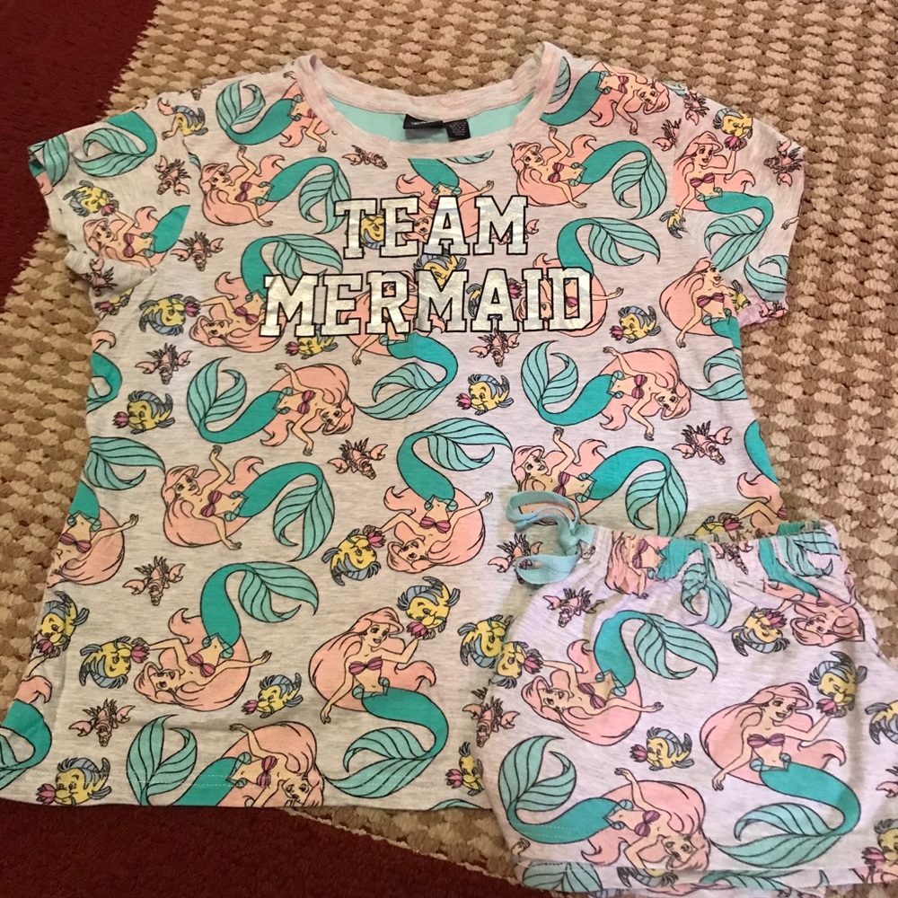 Disney Little Mermaid Ariel Print Pajamas L